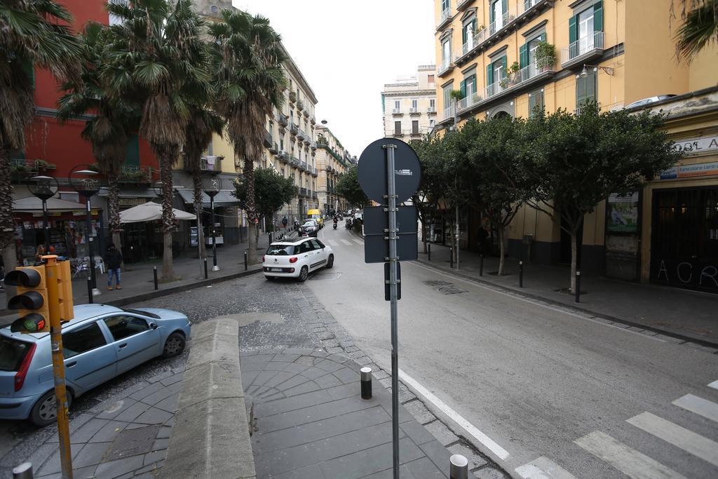 La Grotta Di Partenope Apartment Napoli Bagian luar foto